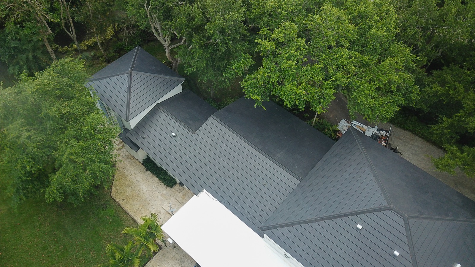 Hurricane damage repair in Miami